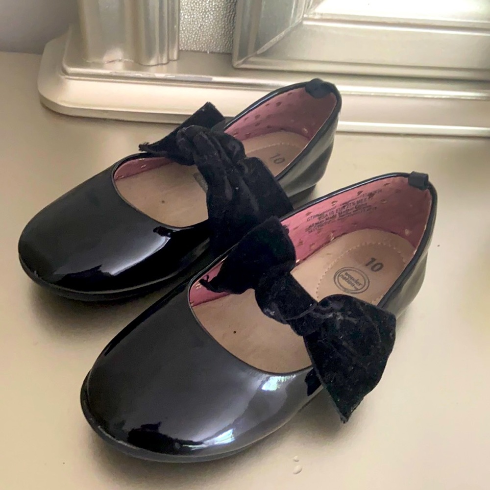 Shiny black bow dress shoes